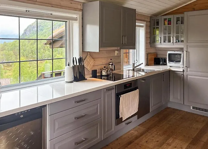 3 Bedroom Gorgeous In Semesterbostad *